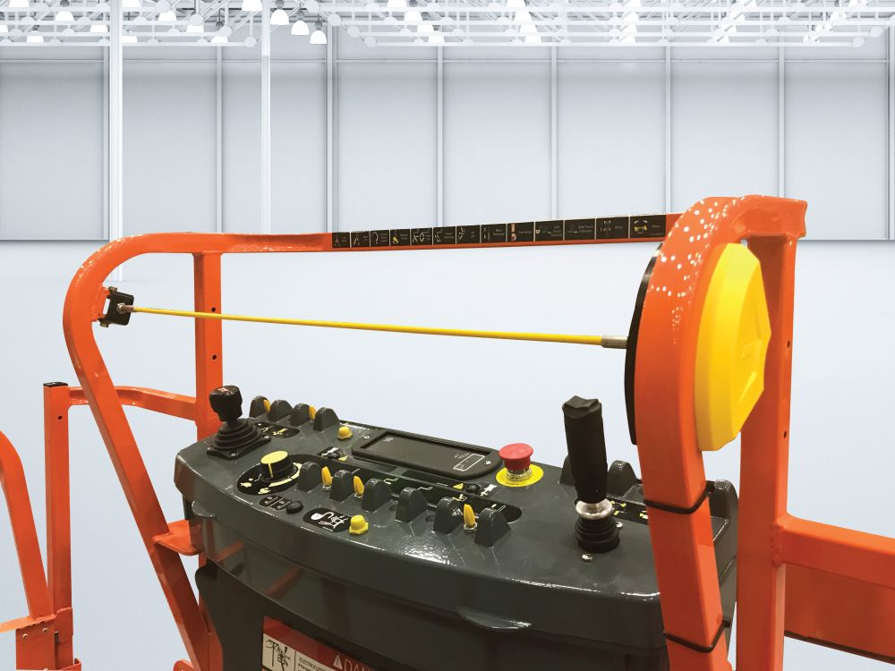 Riwal aussi utilise la fonction SkyGuardTM. Celle-ci est déclenchée par une force d’environ 23 kg. Toutes les fonctions actives à ce moment-là sont alors interrompues. Après l’arrêt de la machine, ces mêmes fonctions sont inversées en moins d’une seconde
