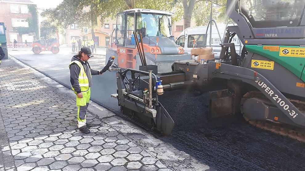 La ville de Gand applique une couche supérieure en asphalte innovant