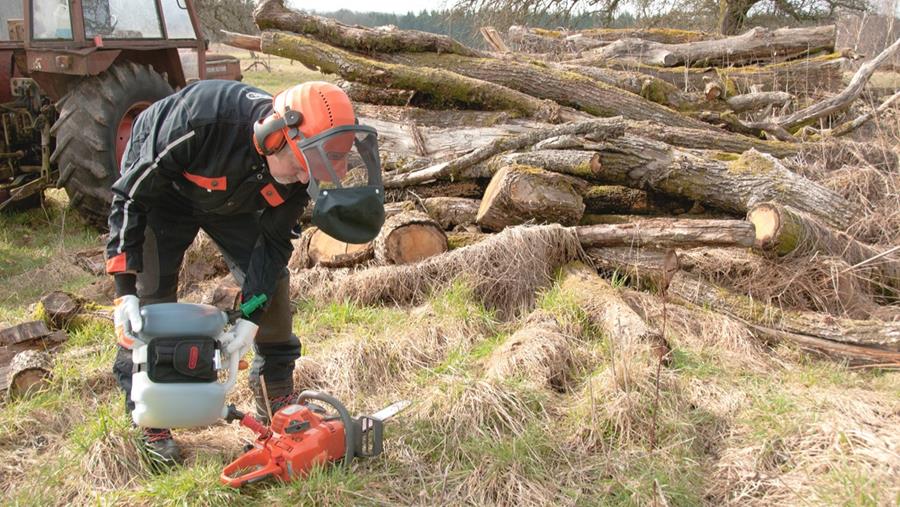 Comment travailler en tout sécurité avec la tronçonneuse