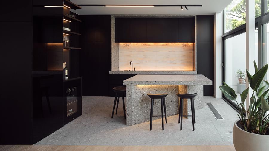 SD Wood Holding realiseert unieke, minimalistische keuken