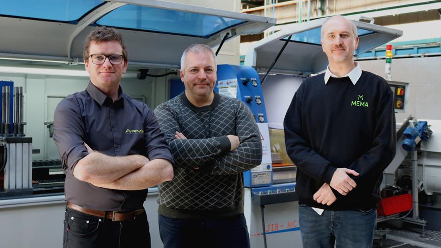 UN FABRICANT DE MENUISERIE EN ALUMINIUM ÉVOLUE GRÂCE À UNE LIGNE DE SCIAGE ET D'EMBALLAGE