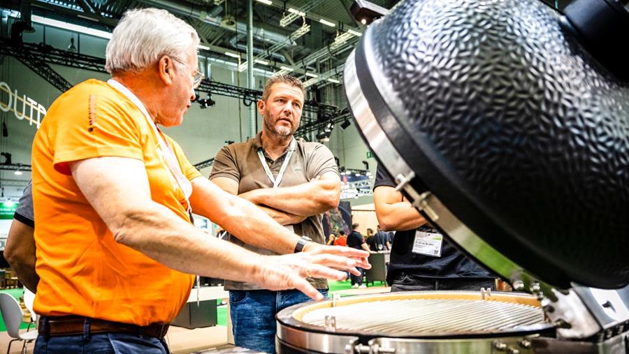 "L'industrie resserre les rangs!"
