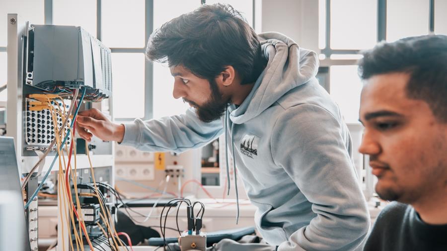 "Jongeren kwamen nooit zoveel in aanraking met technologie, maar kiezen te weinig voor toekomst in die sector"