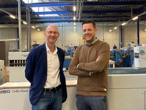 Igepa et l'imprimerie Van der Poorten misent conjointement sur l'automatisation avec le robot d'empilage MBO Cobo-stack