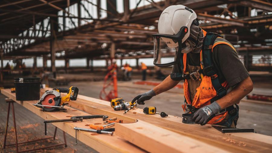 La construction marquée par un climat pessimiste