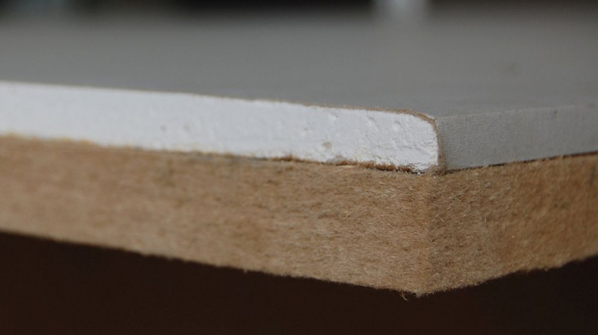 Comment le bord du plaque de plâtre influence la finition?
